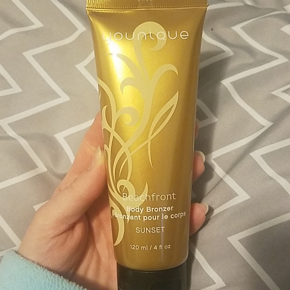 Younique body bronzer